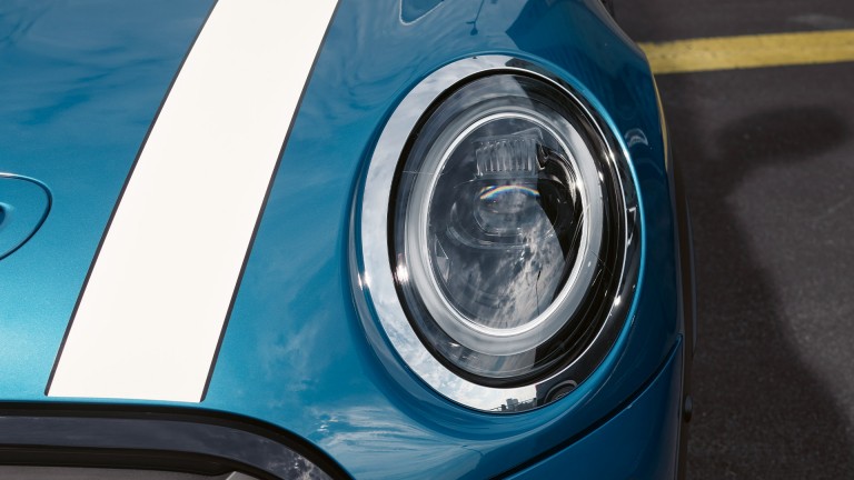 MINI 5 puertas Hatch – azul y blanco – faros LED delanteros