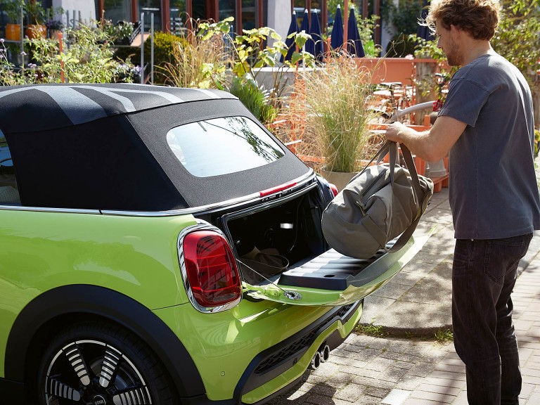 MINI Cabrio – easy load – espacio para el equipaje