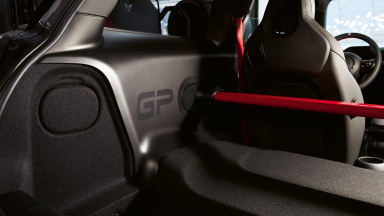 MINI John Cooper Works GP – barra de protección de carga – paneles laterales